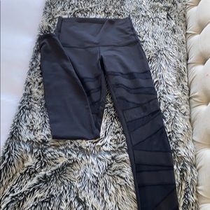 Black wonder under leggings